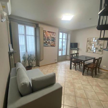 Garibaldi Turin Charming Apartment ภายนอก รูปภาพ